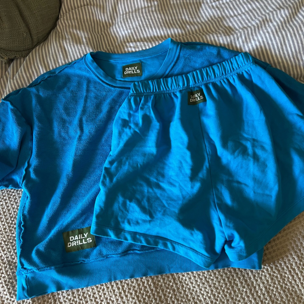 DAILY DRILLS SHORT SLEEVE SWEAT SET IN TIDE